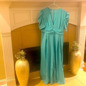 New teal jumpsuit w/o tags never worn it's XXL but fits at the top like XL